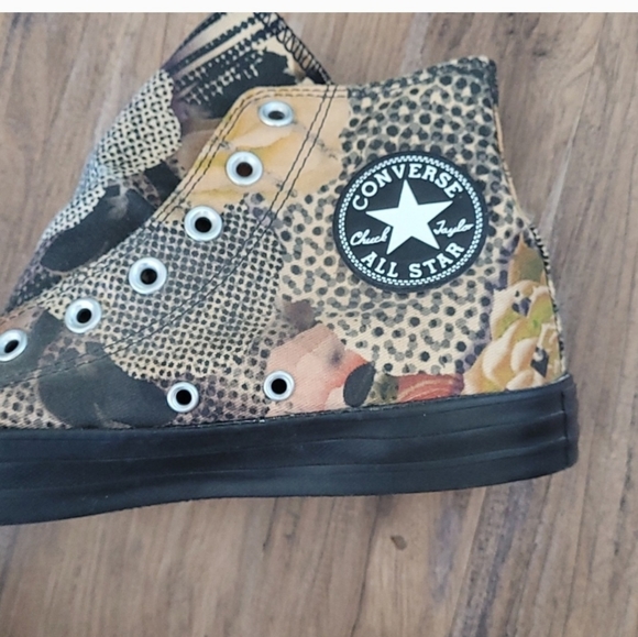 Great used condition Unique Converse - Picture 3 of 4